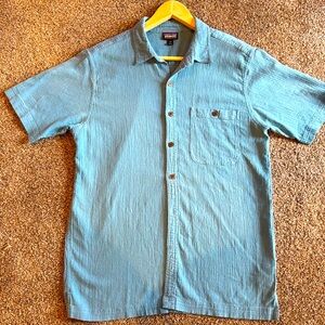 Patagonia men’s button down shirt with pocket